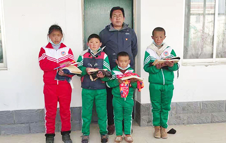 高原上綻開最美“雪蓮花”——記西藏自治區(qū)日喀則市薩嘎縣昌果鄉(xiāng)完全小學(xué)校長強(qiáng)巴次仁