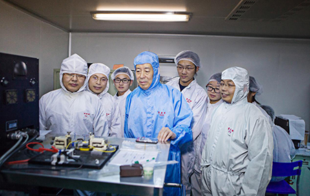 做一顆永不生銹的“螺絲釘”——記西安電子科技大學(xué)微電子學(xué)院教授郝躍