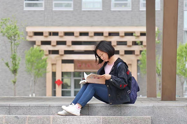 北京中醫(yī)藥大學(xué)：春讀書，興味長(zhǎng)