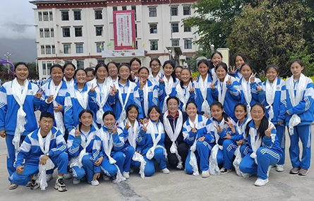 淋過(guò)雨的她，只想為別人撐把傘——記西藏自治區(qū)林芝市米林縣中學(xué)校長(zhǎng)、教師德吉卓嘎