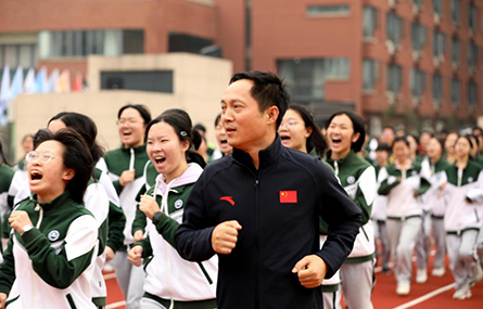 在追求卓越的道路上立己達(dá)人——記浙江省杭州第二中學(xué)校長(zhǎng)蔡小雄