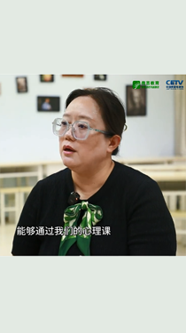 她的課堂不僅“備教材”，還要“備生活”