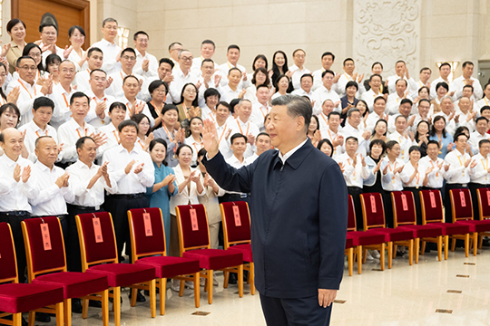 習(xí)近平接見(jiàn)參加慶祝第四十個(gè)教師節(jié)暨全國(guó)教育系統(tǒng)先進(jìn)集體和先進(jìn)個(gè)人表彰活動(dòng)代表