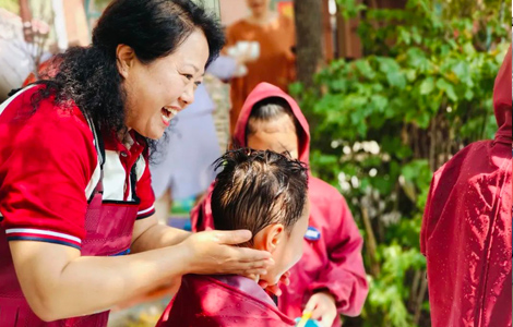 山西省太原市萬(wàn)柏林區(qū)興華學(xué)前教育集團(tuán)總園長(zhǎng)、教師 安慧霞