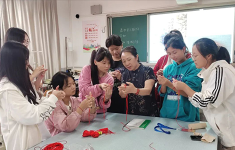 安徽省蚌埠工業(yè)與商貿(mào)職業(yè)技術(shù)學(xué)校教師 楊梅