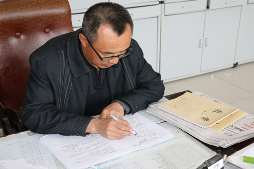 守護鄉(xiāng)村孩子的“紅柳”