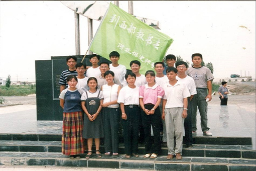 用知識的清泉，一點點浸潤這片土地