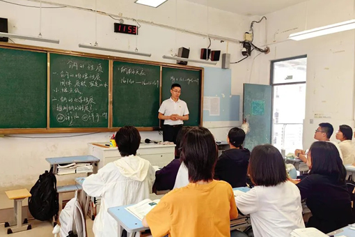 從塔克拉瑪干到念青唐古拉，他在支教路上“催化”希望