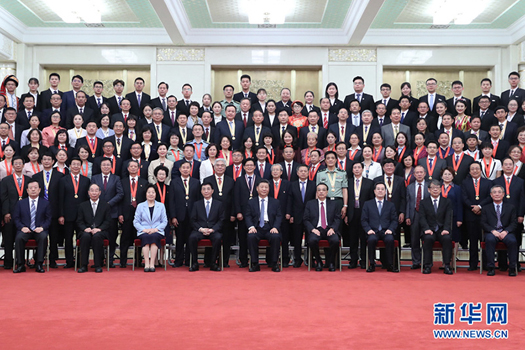 習近平會見全國教育系統(tǒng)先進集體和先進個人代表