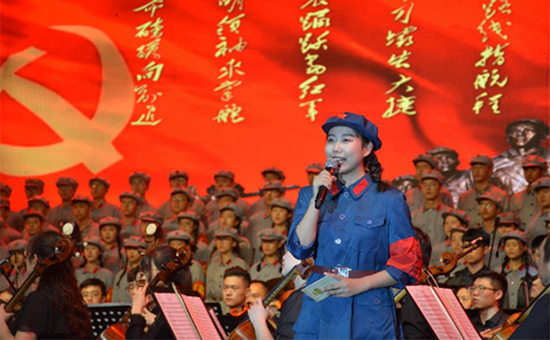 中國青年報：3800多萬高校學(xué)子“花樣”告白“我愛你，我的祖國”