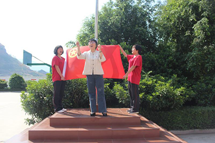 “只要還有一口氣  就要站在講臺上”——記云南省麗江華坪女子高級中學(xué)校長、教師張桂梅